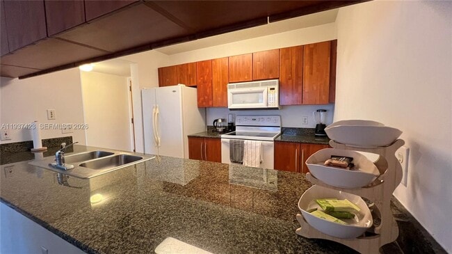 Building Photo - 1200 Brickell Bay Dr