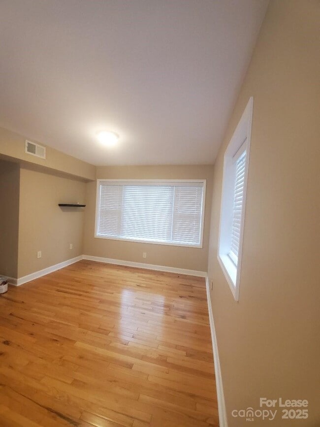 Building Photo - 4918 White Oak Rd
