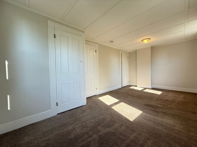 Building Photo - 208 Main St