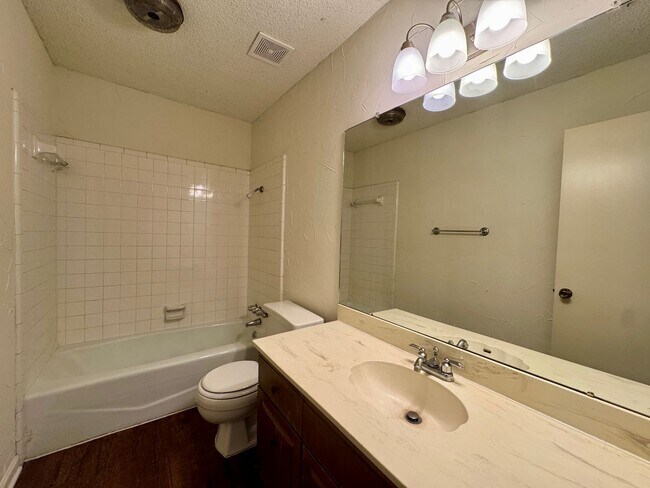 Building Photo - Duplex