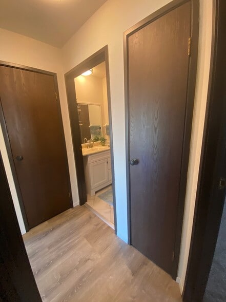 Building Photo - 1712 S 115 Ct