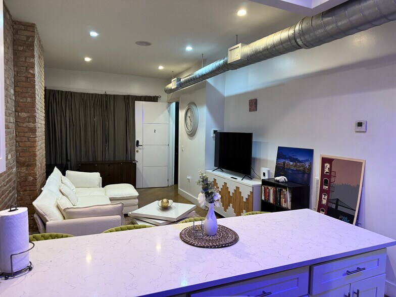 Building Photo - 1893 Pacific St