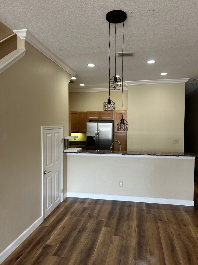 Building Photo - 212 S Dakota Ave