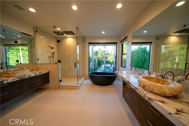 Building Photo - 17437 Oak Creek Ct