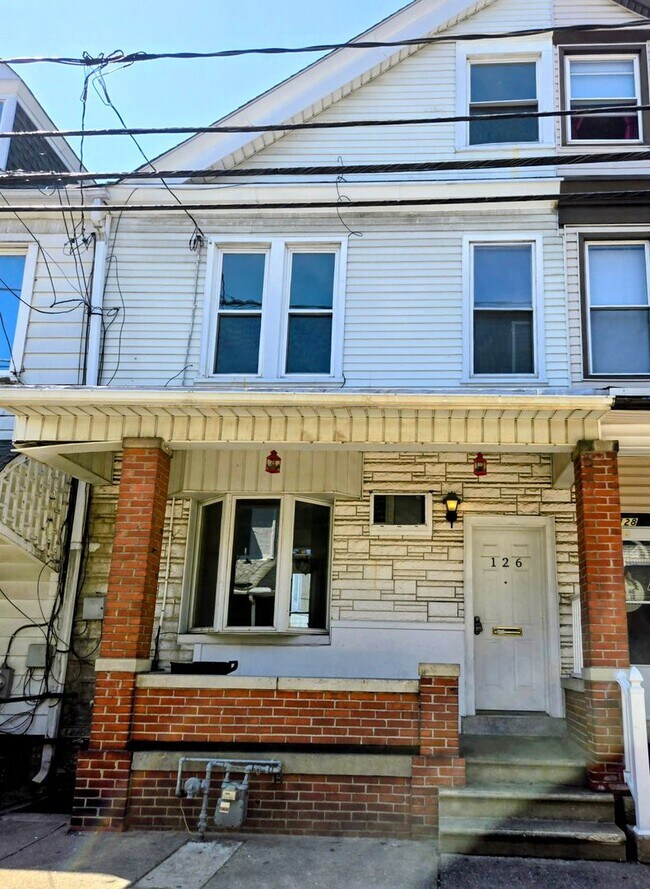 Building Photo - 126 N Penn St