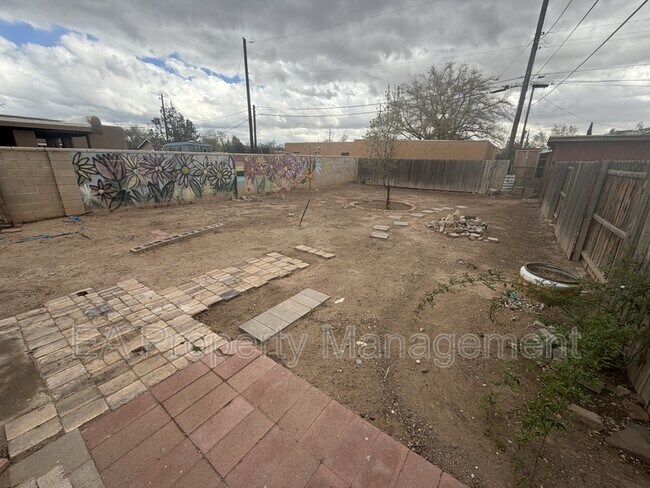 Building Photo - 704 La Poblana Rd NW