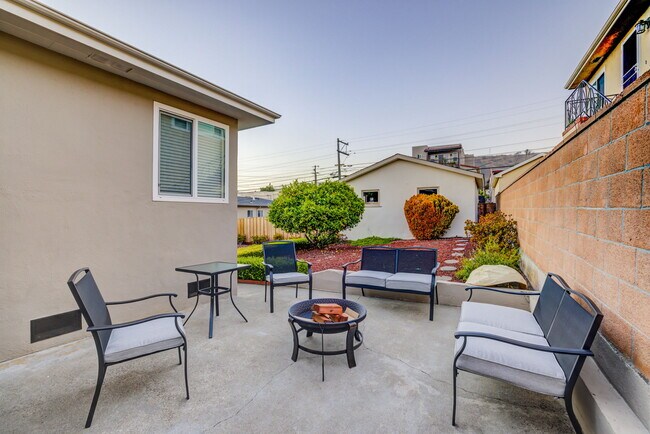 Building Photo - 672 Baden Ave