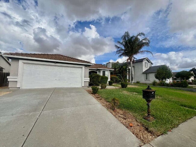 Building Photo - 1605 Paseo Flores Dr