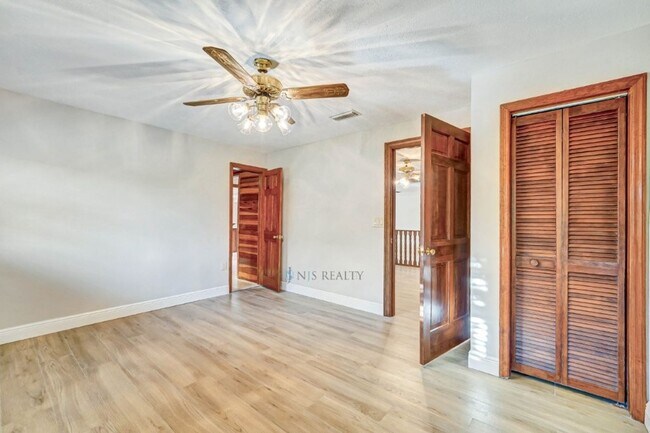 Building Photo - 5060 Porpoise Pl