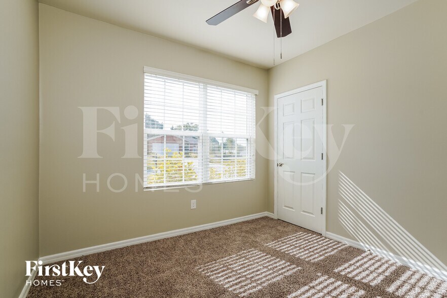 Building Photo - 631 SW 27th Terrace