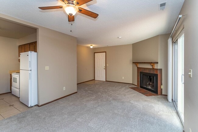 Building Photo - Great Upper Unit Located in Vista Grande Terrace!