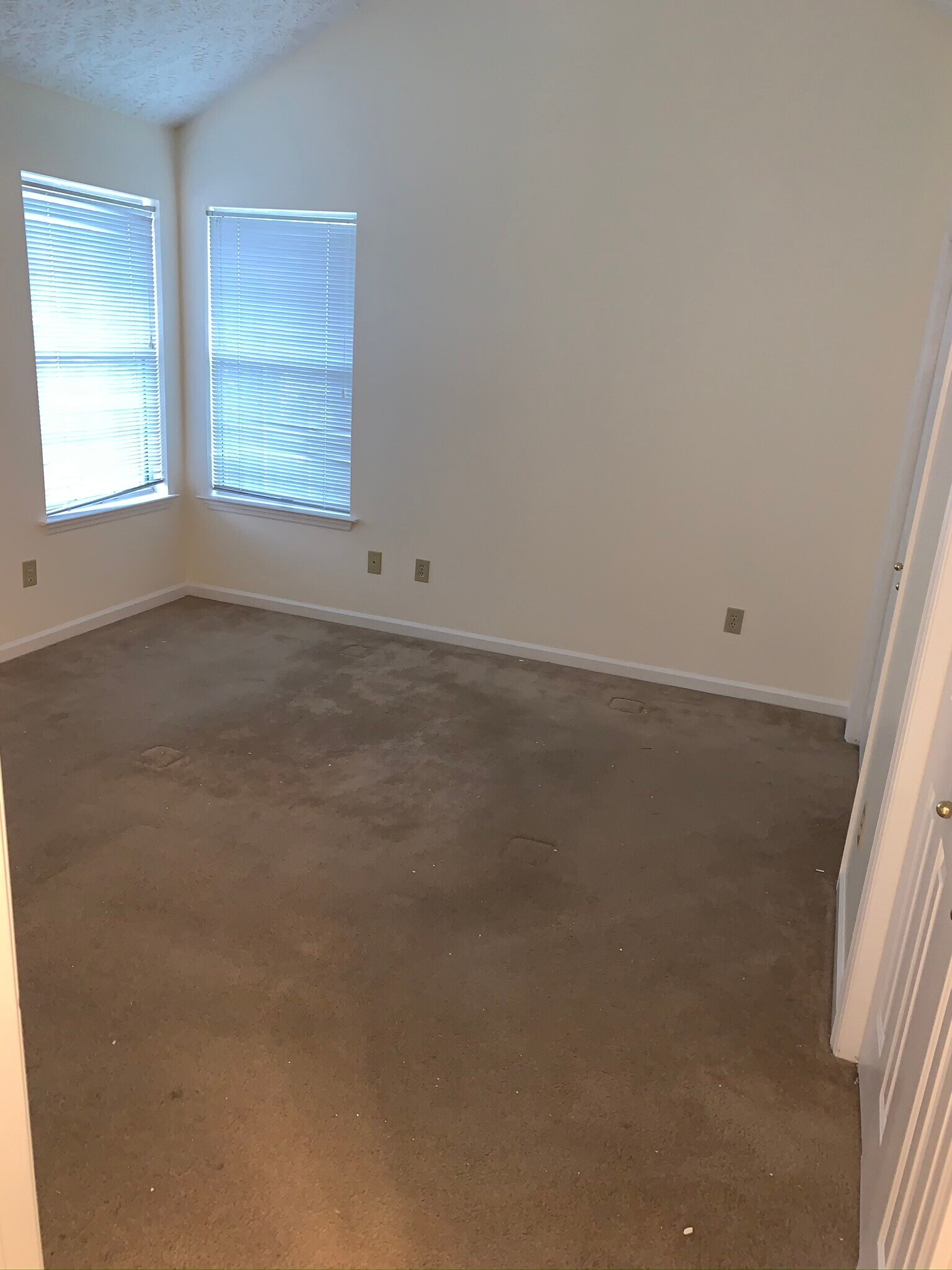 Master bedroom - 2306 Surrey Ln