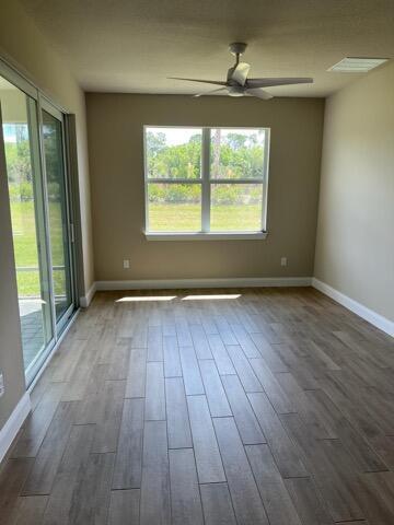 Building Photo - 6784 Cloverdale Ave