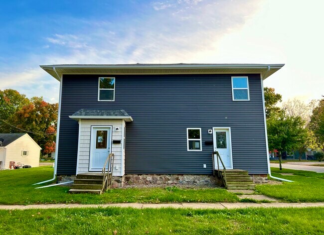 Primary Photo - 201 E Main St