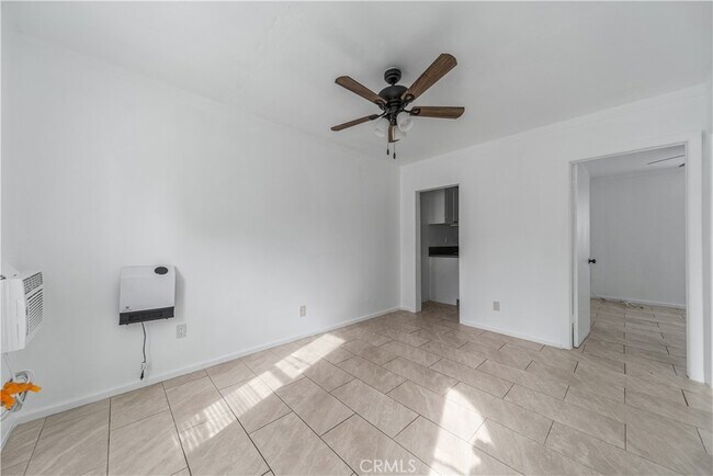 Building Photo - 1127 E 67th St