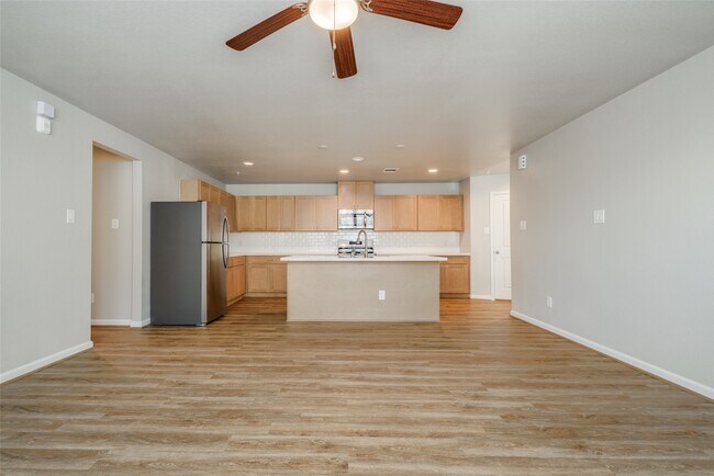 Building Photo - 239 Park Place Cir