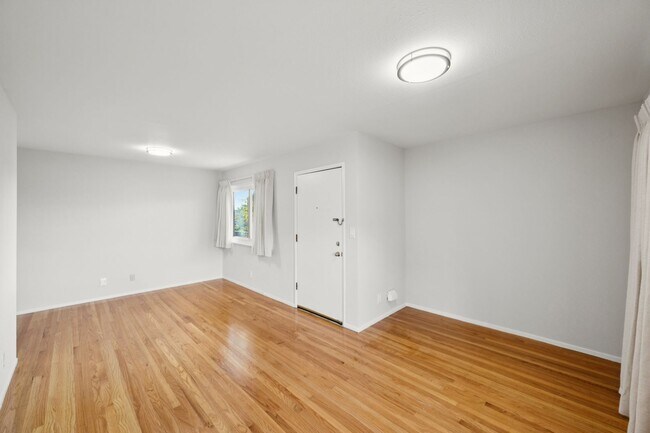 Building Photo - 2727 McGee Ave