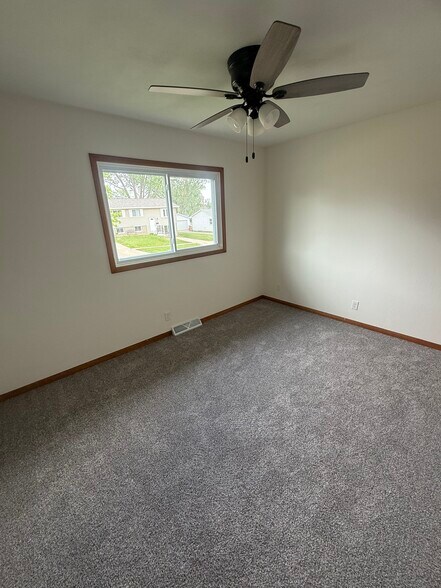 Building Photo - 228 Lenora Dr NW