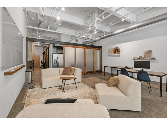 Building Photo - 700 N Washington Ave