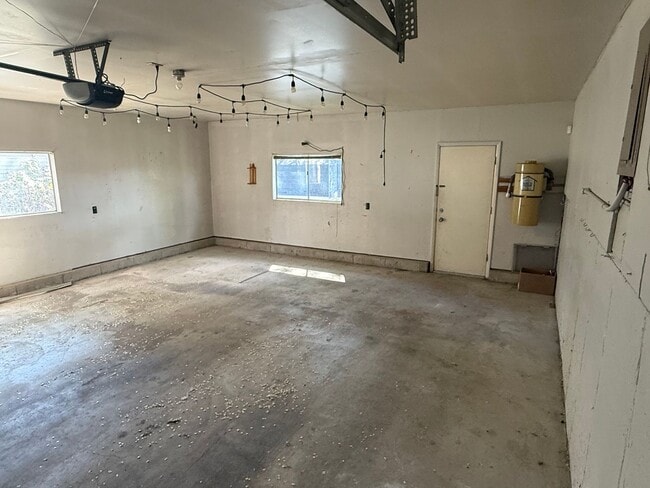 Building Photo - Great home with 2 car garage, deck and shed, fenced yard in Roy for rent