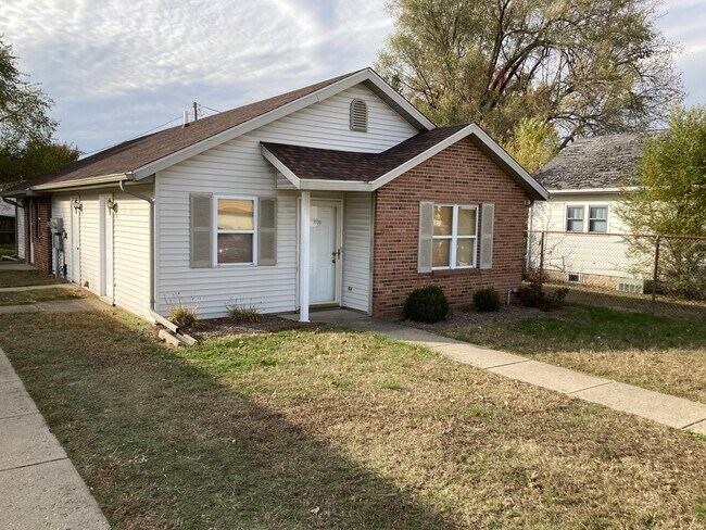 Primary Photo - 3222 N 19th St