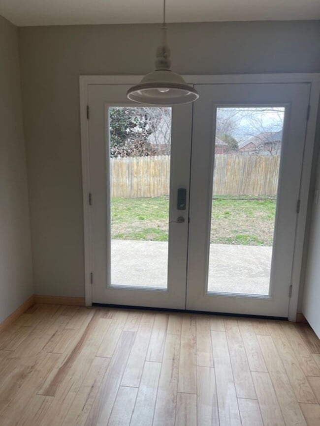 Building Photo - BEAUTIFUL HOME IN GREAT LOCATION! EASY ACC...