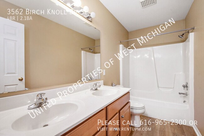 Building Photo - Available Now | 4 Bedroom 2.5 Bath Single ...