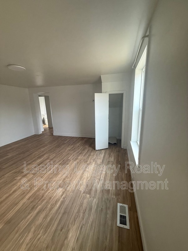 Building Photo - 325 Jackson St