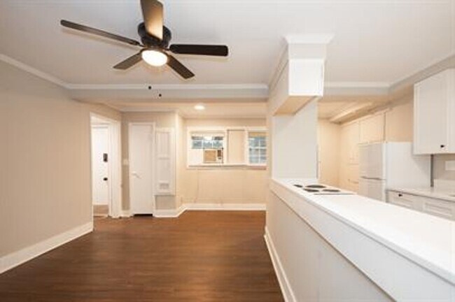Building Photo - 1347 Bailey Ave
