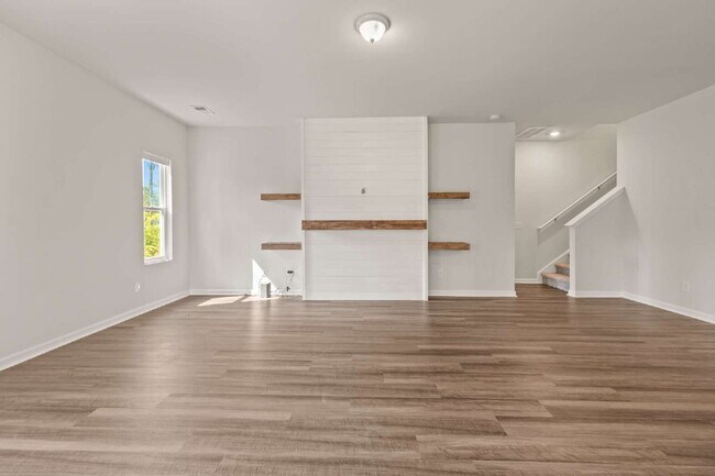 Building Photo - "Charming 3-Bed 2-Bath Residence in Telfai...