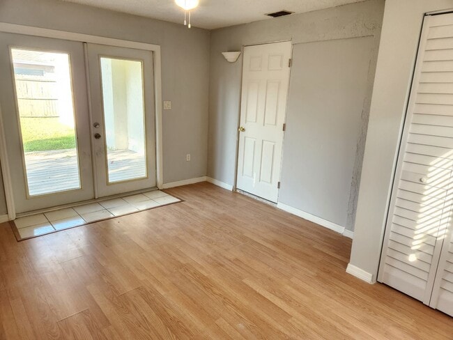 Building Photo - HUD available - Beautiful 3/1 1042 sq ft h...