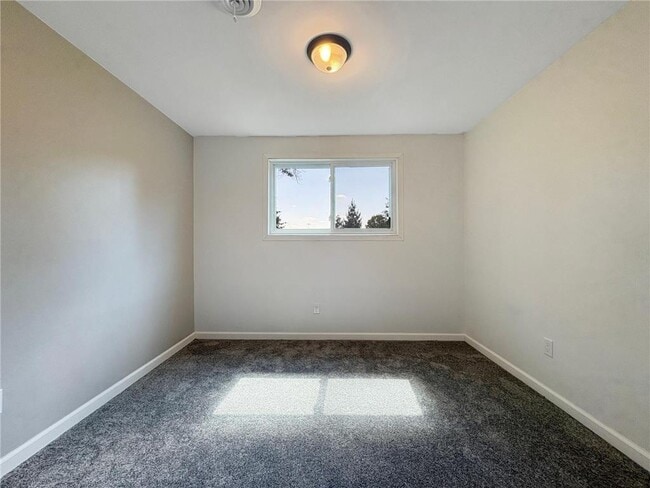 Building Photo - 11225 Hampshire Ct W