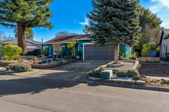 Building Photo - Beautifully remodeled 3-bedroom, 2-bathroo...