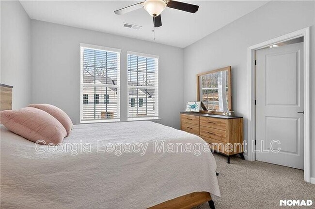 Building Photo - 110 Greenview Ct