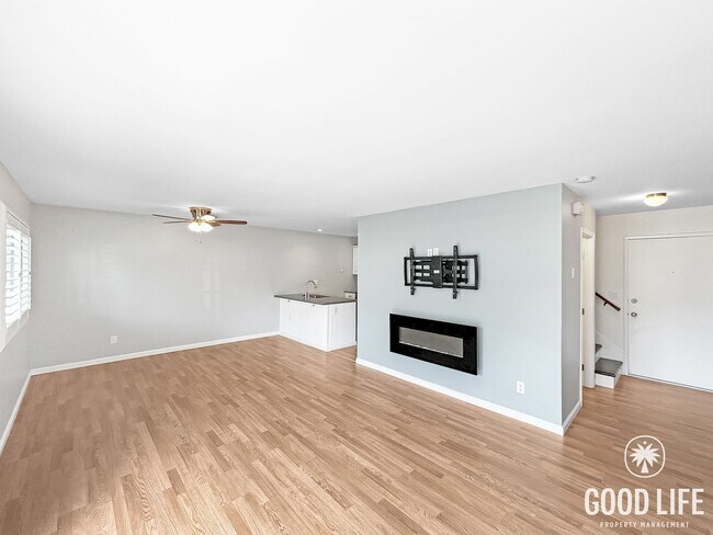 Building Photo - Spacious 2B/1.5BA Condo in Bay Park! Reserved Parking, Balcony, Fireplace Display & Pool!