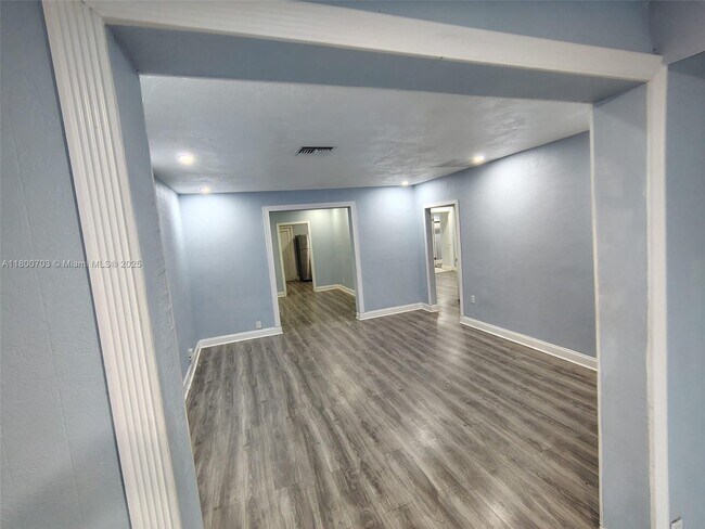 Building Photo - 115 Walker Ave