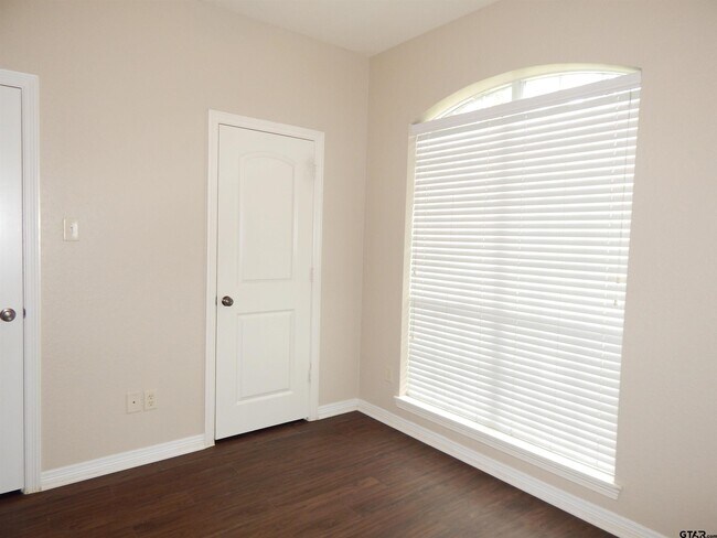 Building Photo - 5622 Andover Dr