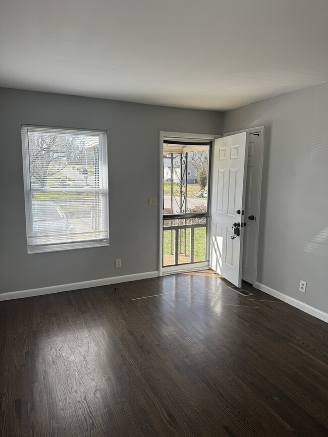 Building Photo - 1515 Rosedale Ave