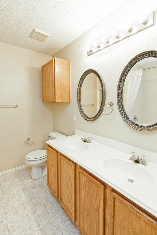 Building Photo - 1118 Water Oak Way
