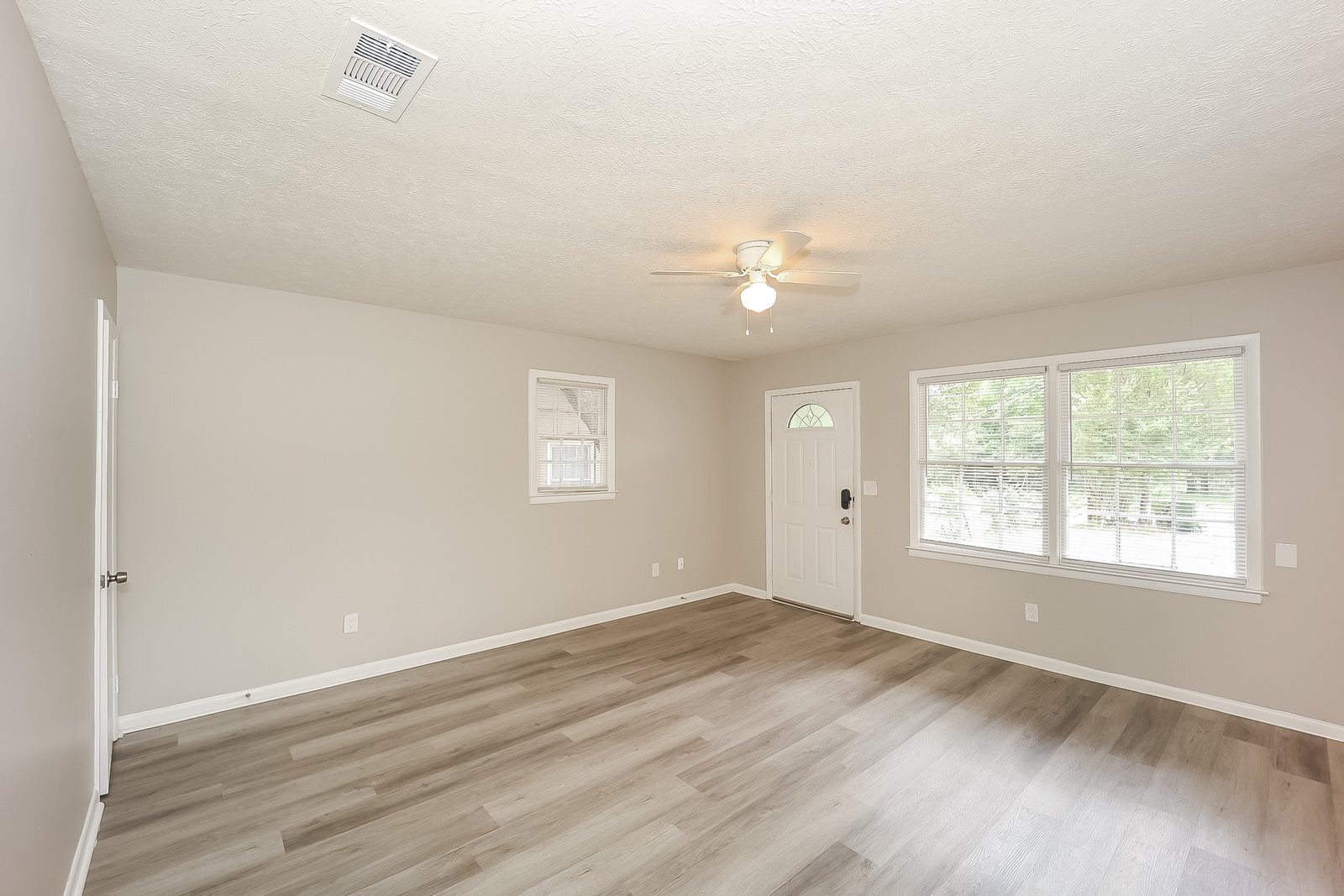 Building Photo - 1122 Briarwood Ave