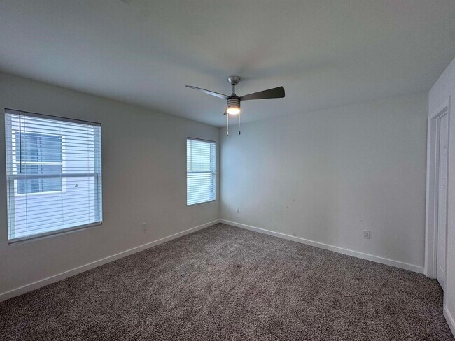 Building Photo - 417 Deer Path Lp