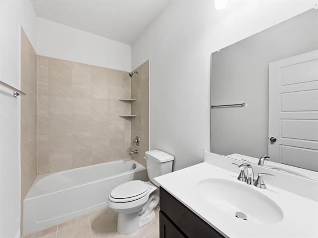 Building Photo - 622 Saxony Dr