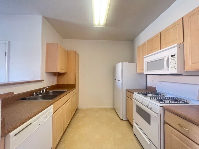 Building Photo - 2nd floor Condo in Gate Community Near Sky...