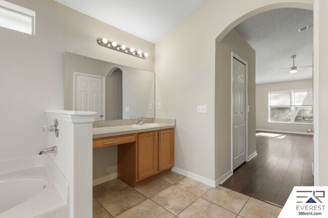 Building Photo - SPACIOUS 3/2/2 IN POPULAR PINE GROVE