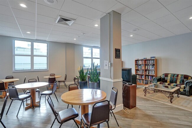 Building Photo - 4250 Galt Ocean Dr