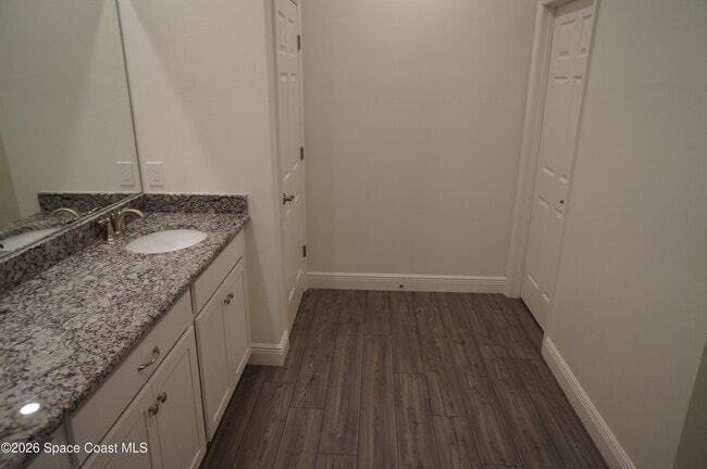 Building Photo - 153 Oakcrest Ave NE