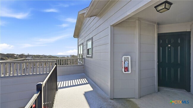 Building Photo - 1005 N LBJ Dr