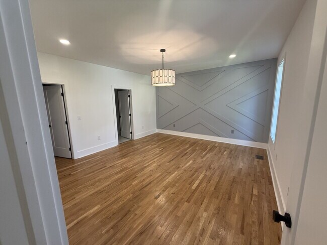 Building Photo - "Spacious 3-Bed, 3.5-Bath in the heart of East Nash
