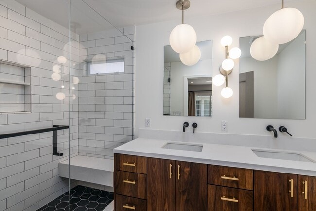 Building Photo - Beautiful First Neighborhood home!