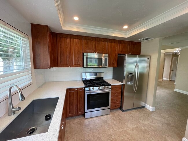 Building Photo - 74940 San Simeon Dr